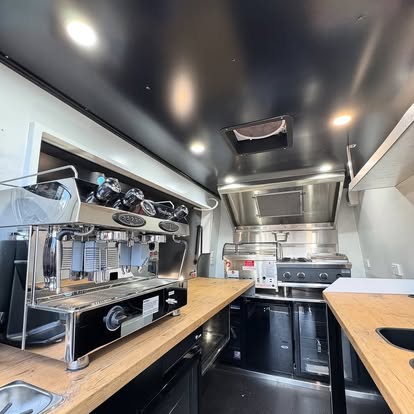 Walk-in van with stainless extraction hood
